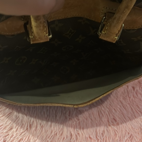 LV Deauville Handbag - Picture 15 of 15